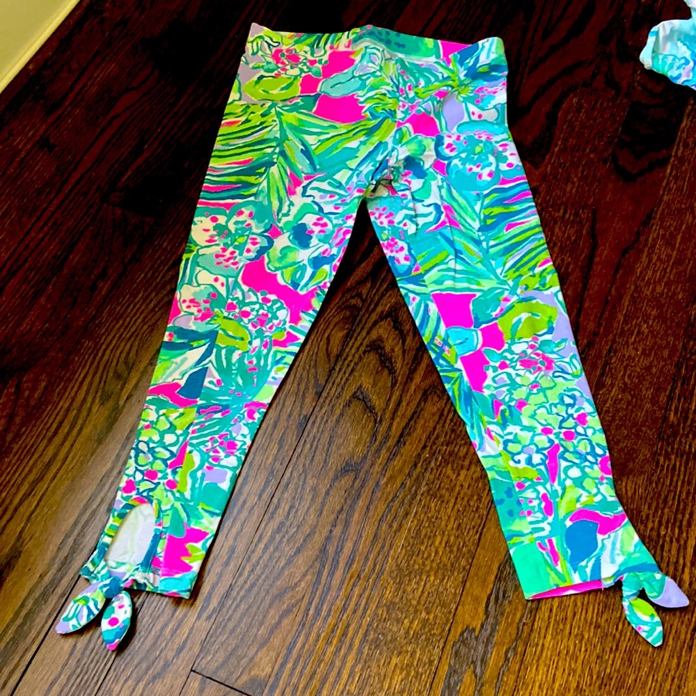 Girls size 8-10 legging like new! Two pairs sold as a set.